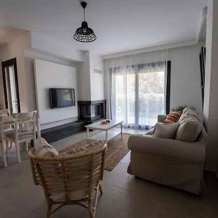 Tatil Evi Gümüşlük köyiçi havuzlu dubleks Bodrum