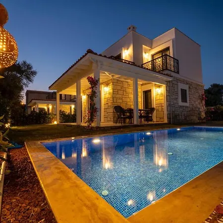 Gümüşlük köyiçi havuzlu dubleks Tatil Evi