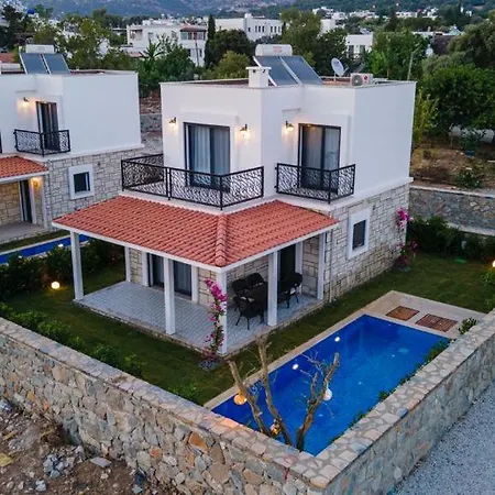 Gümüşlük köyiçi havuzlu dubleks Tatil Evi
